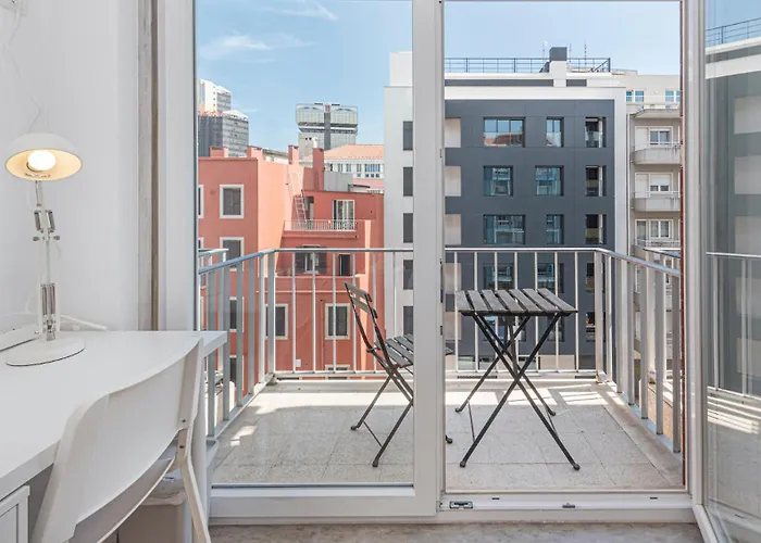 Houze Spacious Near Marques De Pombal * リスボン